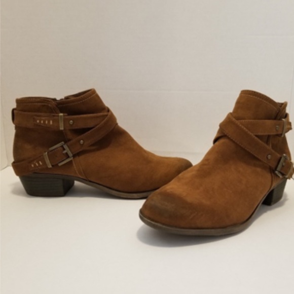 Shoes - Brown ankle booties
